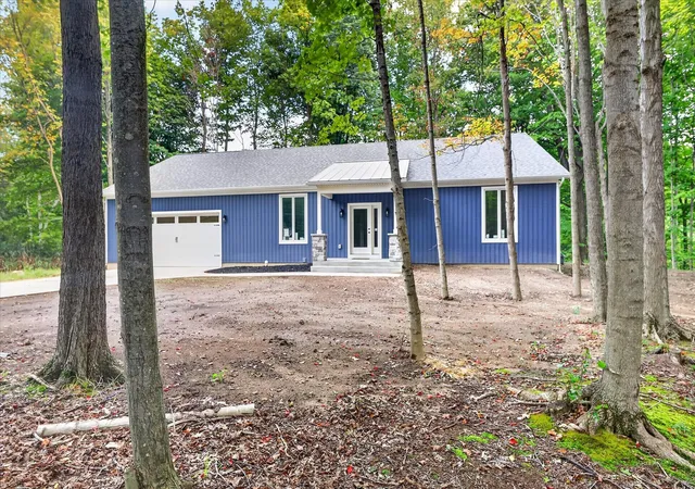 Photo 3 of Single family home for sale at 13165 Deer Crk Dr, South Haven, MI 49090 | MLS# 71026047006 | Listing updated on 2026-09-03