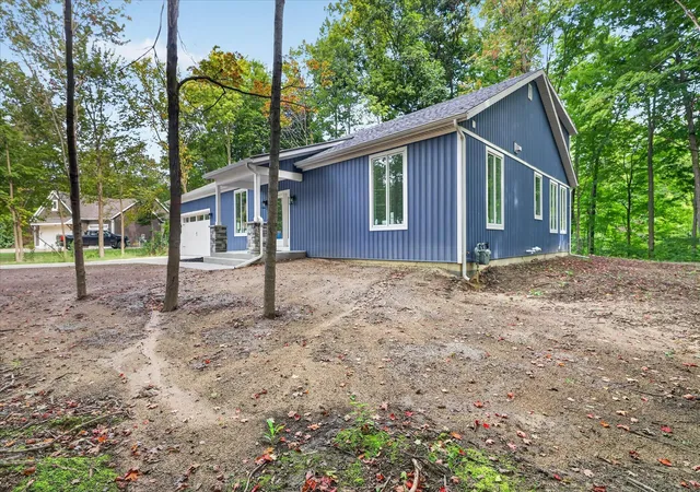 Photo 4 of Single family home for sale at 13165 Deer Crk Dr, South Haven, MI 49090 | MLS# 71026047006 | Listing updated on 2026-09-03