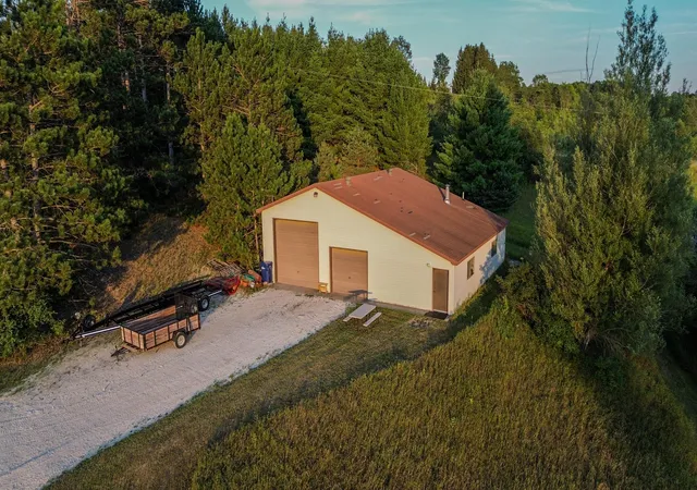 Photo 4 of Single family home for sale at 8055 North 7, Mesick, MI 49668 | MLS# 68026047019 | Listing updated on 2026-09-03