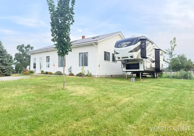 Photo 3 of Single family home for sale at 8454 E Skeels Rd, Holton, MI 49425 | MLS# 71026047020 | Listing updated on 2026-09-04
