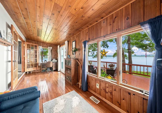 Photo 4 of Single family home for sale at 281 W Lake Dr, Cadillac, MI 49601 | MLS# 78080073223 | Listing updated on 2026-09-11