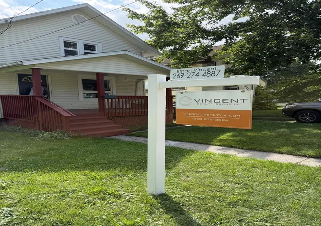 Photo 3 of Single family home for sale at 1849 Osband Ave, Lansing, MI 48910 | MLS# 64026047024 | Listing updated on 2026-09-03