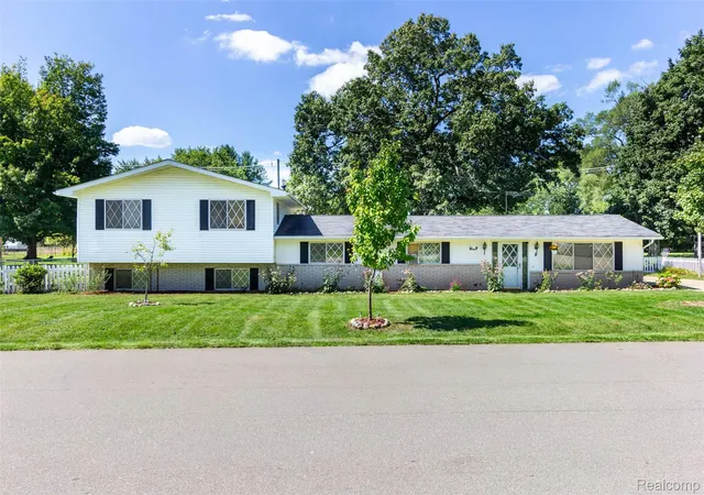 Photo 1 of Sale Pending at 2750 Frankson Ave, Rochester Hills, MI 48307 | MLS# 20261071266 | Listing updated on 2026-10-07