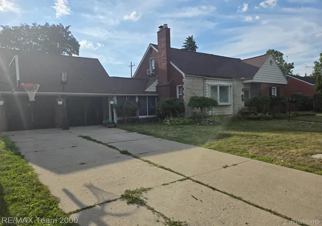 Photo 2 of Single family home for sale at 439 N Vernon St, Dearborn, MI 48128 | MLS# 20261071267 | Listing updated on 2026-09-11