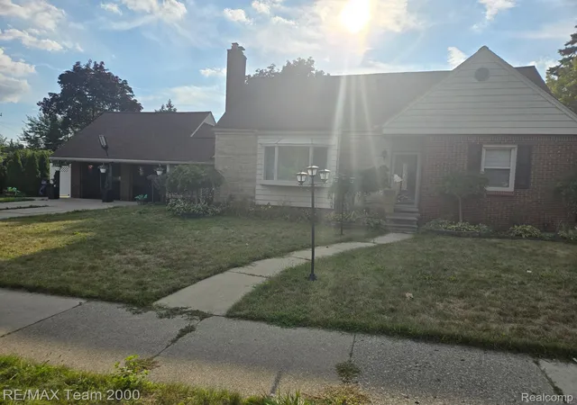 Photo 3 of Single family home for sale at 439 N Vernon St, Dearborn, MI 48128 | MLS# 20261071267 | Listing updated on 2026-09-11