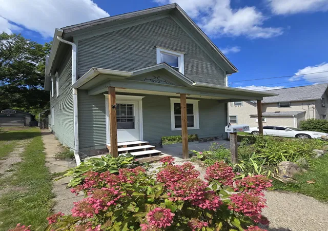 Photo 3 of Single family home for sale at 502 S Elm Ave, Jackson, MI 49203 | MLS# 55026047029 | Listing updated on 2026-09-03