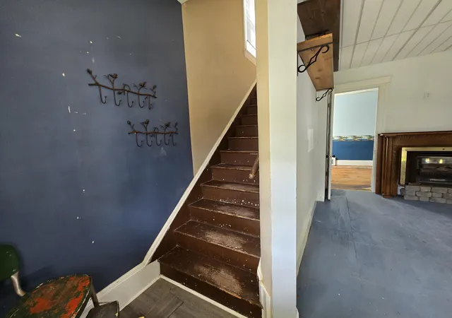 Photo 3 of Single family home for sale at 502 S Elm Ave, Jackson, MI 49203 | MLS# 55026047029 | Listing updated on 2026-09-03