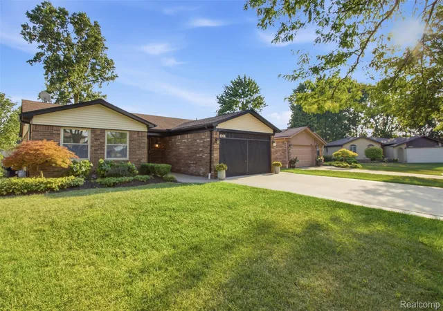 Photo 3 of Single family home for sale at 4944 Peekskill Dr, Sterling Heights, MI 48310 | MLS# 20261071273 | Listing updated on 2026-09-05