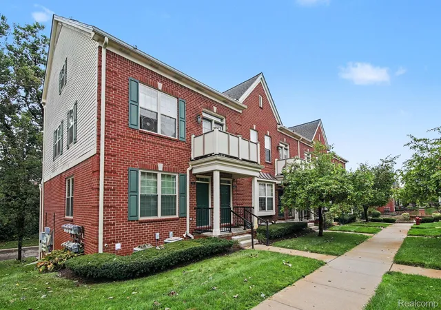 Photo 2 of Condo for sale at 1111 Fountain View Cir, South Lyon, MI 48178 | MLS# 20261071275 | Listing updated on 2026-09-09