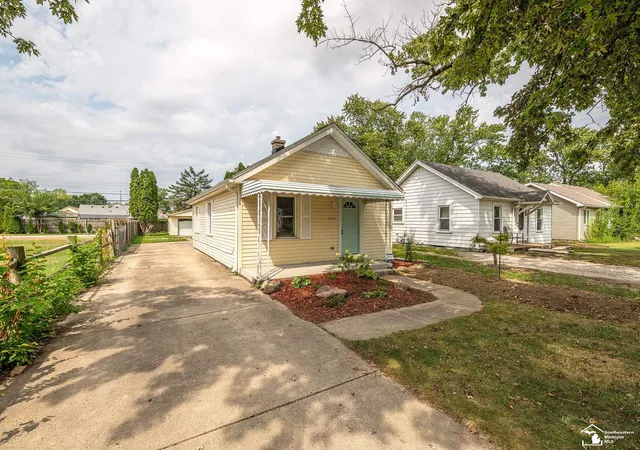 Single family home for sale at 1214 Bacon St, Monroe, MI 48161 | MLS# 57050220784 | Listing updated on 2026-09-08