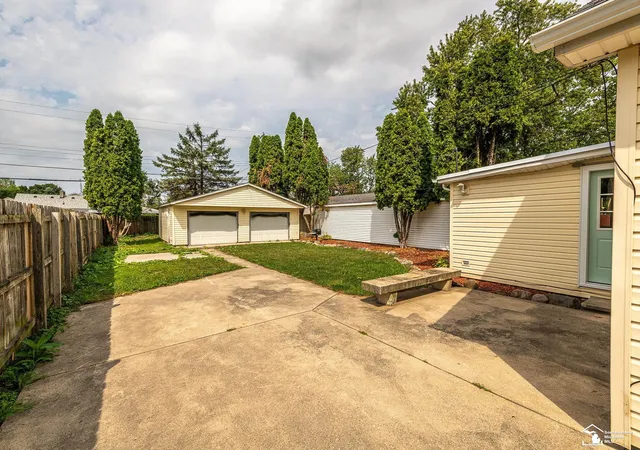 Photo 3 of Single family home for sale at 1214 Bacon St, Monroe, MI 48161 | MLS# 57050220784 | Listing updated on 2026-09-08