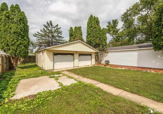 Photo 4 of Single family home for sale at 1214 Bacon St, Monroe, MI 48161 | MLS# 57050220784 | Listing updated on 2026-09-08