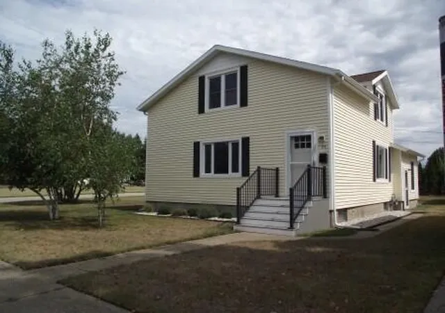Photo 2 of Single family home for sale at 210 N Staffon St, Ludington, MI 49431 | MLS# 67026047036 | Listing updated on 2026-10-05