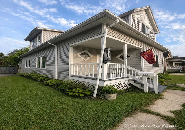 Photo 2 of Single family home for sale at 709 S Jackson St, Bay City, MI 48708 | MLS# 61050220785 | Listing updated on 2026-09-04