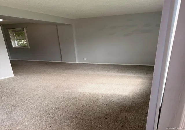 Photo 2 of Single family home for sale at 1531 E Evelyn Ave, Hazel Park, MI 48030 | MLS# 20261071282 | Listing updated on 2026-09-07