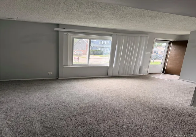 Photo 3 of Single family home for sale at 1531 E Evelyn Ave, Hazel Park, MI 48030 | MLS# 20261071282 | Listing updated on 2026-09-07