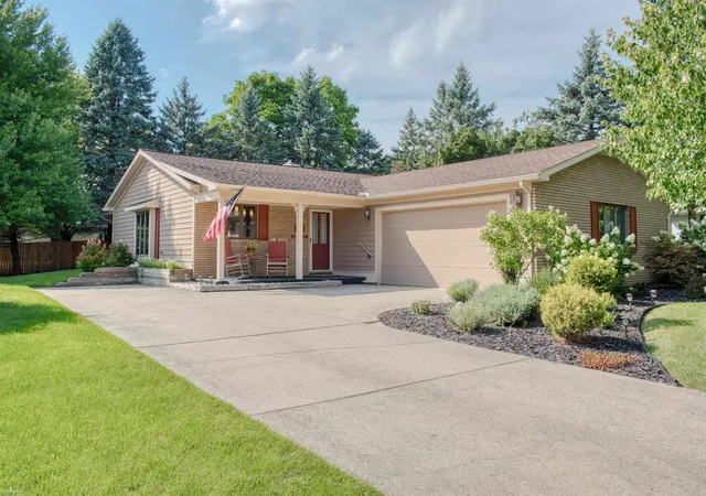 Photo 1 of Sale Pending at 1105 Corlett Dr, Owosso, MI 48867 | MLS# 5050220788 | Listing updated on 2026-09-29