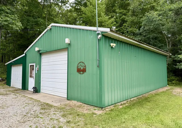 Photo 4 of Single family home for sale at 20705 Hoxeyville Rd, Wellston, MI 49689 | MLS# 67026047045 | Listing updated on 2026-09-21