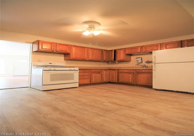 Photo 3 of Single family home for sale at 12750 Albany St, Oak Park, MI 48237 | MLS# 20261071291 | Listing updated on 2026-10-16