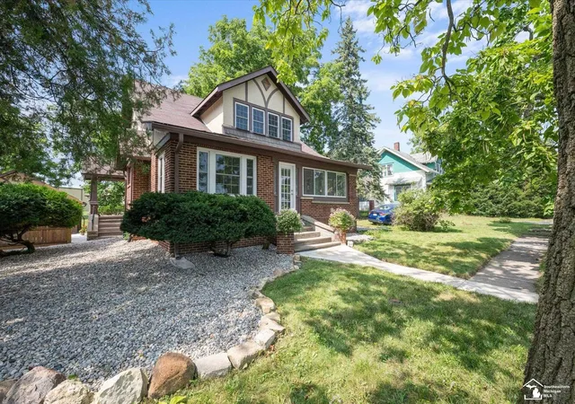 Photo 2 of Single family home for sale at 8293 Memorial Hwy, Ottawa Lake, MI 49267 | MLS# 57050220797 | Listing updated on 2026-09-17