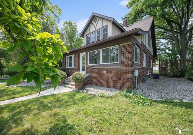 Photo 3 of Single family home for sale at 8293 Memorial Hwy, Ottawa Lake, MI 49267 | MLS# 57050220797 | Listing updated on 2026-09-17