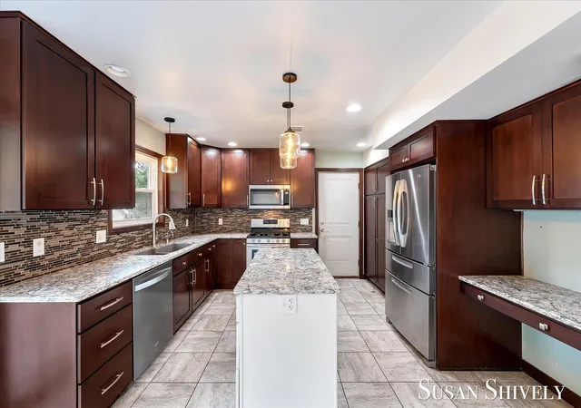 Photo 4 of Single family home for sale at 5022 Montauk Dr NW, Comstock Park, MI 49321 | MLS# 65026047059 | Listing updated on 2026-09-11