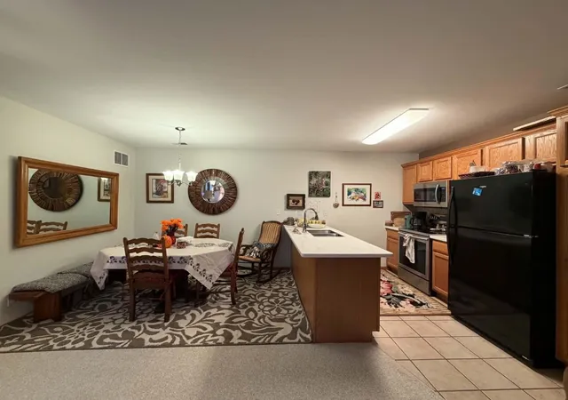 Listing Photo 4 - Condo for sale in building located at 24134 Wedgewood Cir, Warren, MI 48091 - Unit #39
