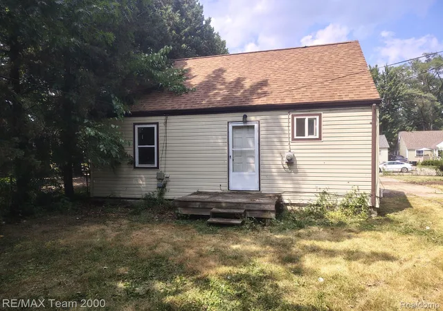 Photo 19 of Single family home for sale at 20890 Ridgemont Rd, Harper Woods, MI 48225 | MLS# 20261071304 | Listing updated on 2026-10-04