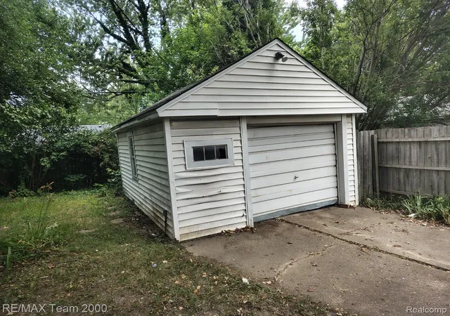 Photo 4 of Single family home for sale at 19131 Elkhart St, Harper Woods, MI 48225 | MLS# 20261071309 | Listing updated on 2026-10-06