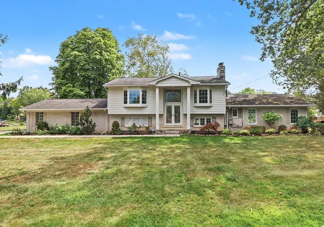 Photo 1 of Single family home for sale at 7436 Oak Bay Dr, White Lake, MI 48383 | MLS# 81026047073 | Listing updated on 2026-10-09