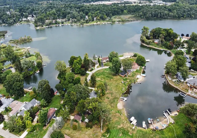 Photo 2 of Single family home for sale at 7436 Oak Bay Dr, White Lake, MI 48383 | MLS# 81026047073 | Listing updated on 2026-09-14