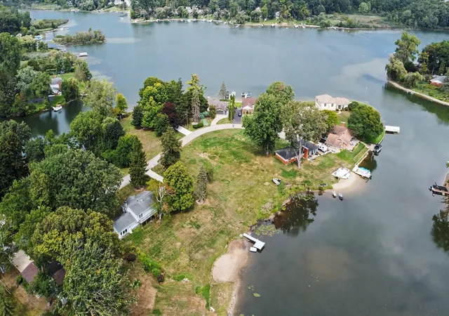 Photo 3 of Single family home for sale at 7436 Oak Bay Dr, White Lake, MI 48383 | MLS# 81026047073 | Listing updated on 2026-10-09