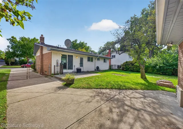 Photo 2 of Single family home for sale at 2971 Briarcliff St, Ann Arbor, MI 48105 | MLS# 20261071325 | Listing updated on 2026-09-09