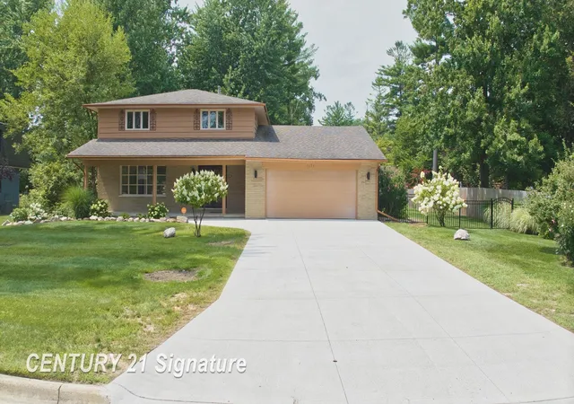 Single family home for sale at 3175 Delevan Dr, Saginaw, MI 48603 | MLS# 61050220810