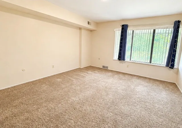 Listing Photo 4 - Condo for sale in building located at 2118 Pauline Blvd, Ann Arbor, MI 48103 - Unit #308