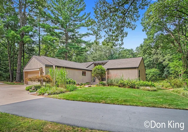 Photo 3 of Single family home for sale at 9020 Bailey Dr Ne, Ada, MI 49301 | MLS# 65026047095 | Listing updated on 2026-09-11