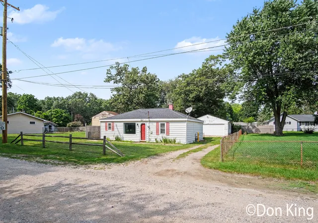 Photo 3 of Single family home for sale at 3717 Ivy Dr Ne, Grand Rapids, MI 49525 | MLS# 65026047094 | Listing updated on 2026-09-16