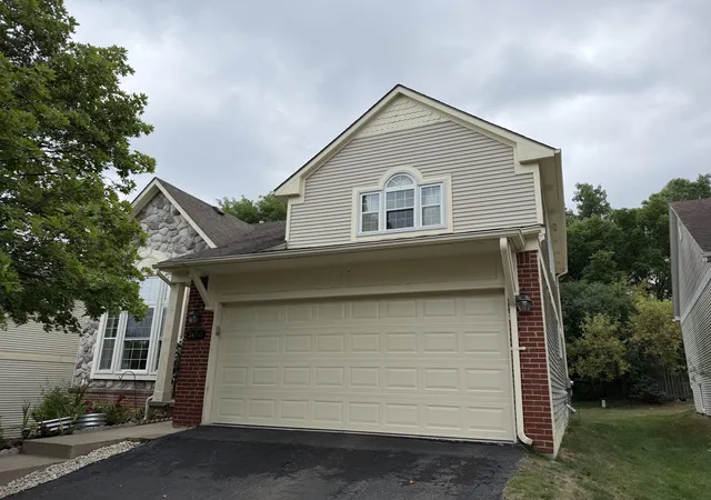 Photo 2 of Single family home for sale at 34763 Pickford Dr, Farmington Hills, MI 48335 | MLS# 81026047096 | Listing updated on 2026-09-04