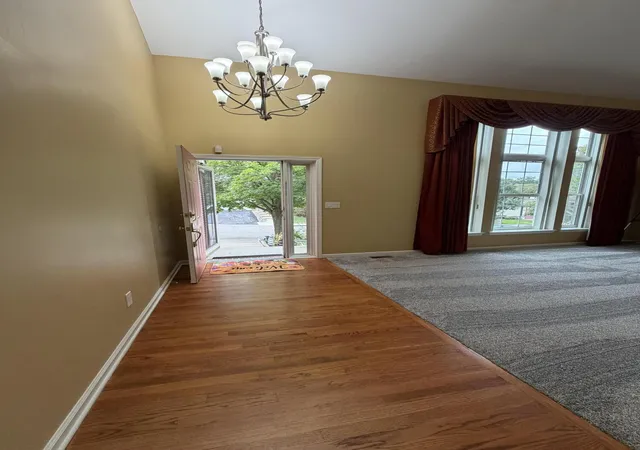 Photo 3 of Single family home for sale at 34763 Pickford Dr, Farmington Hills, MI 48335 | MLS# 81026047096 | Listing updated on 2026-09-04