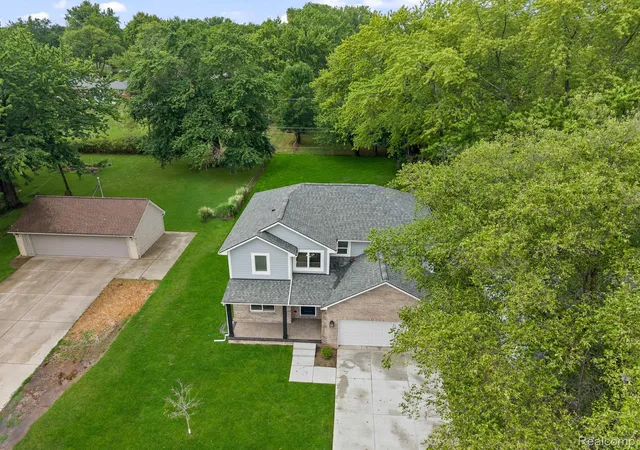 Photo 3 of Single family home for sale at 29827 Gloria St, Saint Clair Shores, MI 48082 | MLS# 20261071331 | Listing updated on 2026-09-14