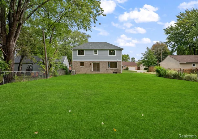 Photo 4 of Single family home for sale at 29827 Gloria St, Saint Clair Shores, MI 48082 | MLS# 20261071331 | Listing updated on 2026-09-14