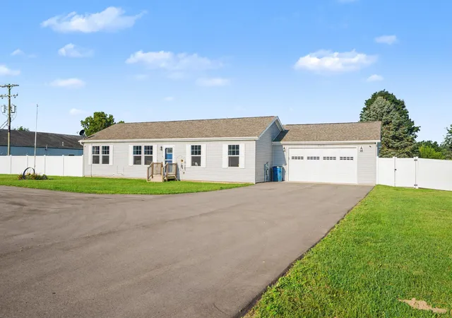 Single family home for sale at 58062 Park Pl, Dowagiac, MI 49047 | MLS# 69026047101