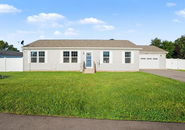 Photo 2 of Single family home for sale at 58062 Park Pl, Dowagiac, MI 49047 | MLS# 69026047101 | Listing updated on 2026-09-14