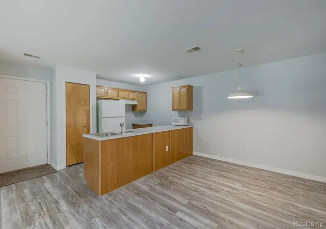 Photo 4 of Condo for sale at 2154 Frazho Rd, Warren, MI 48091 | MLS# 20261071339 | Listing updated on 2026-09-18