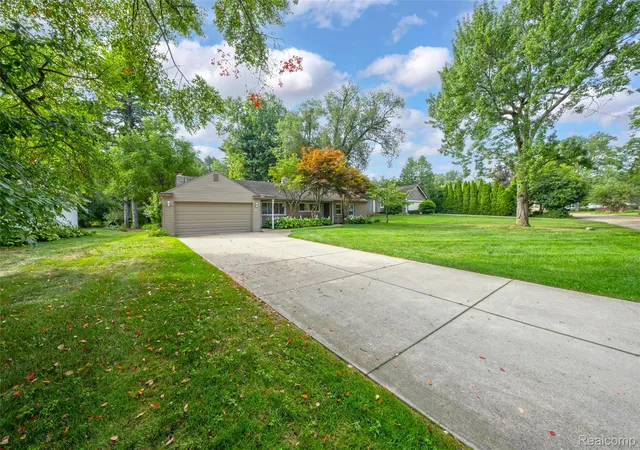 Photo 2 of Single family home for sale at 2329 Rutherford Rd, Bloomfield Hills, MI 48302 | MLS# 20261071340 | Listing updated on 2026-09-05