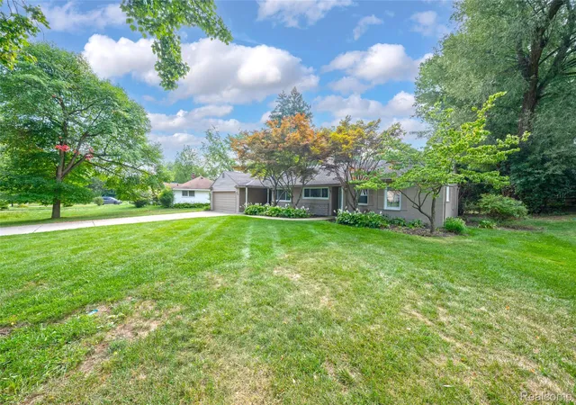 Photo 4 of Single family home for sale at 2329 Rutherford Rd, Bloomfield Hills, MI 48302 | MLS# 20261071340 | Listing updated on 2026-09-05