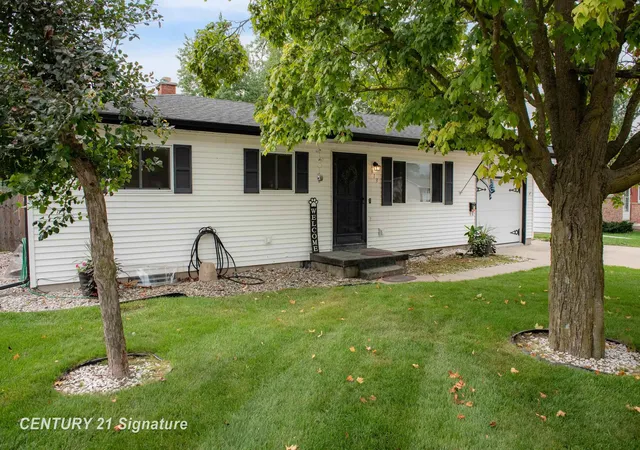 Single family home for sale at 913 Stinson Dr, Saginaw, MI 48604 | MLS# 61050220820