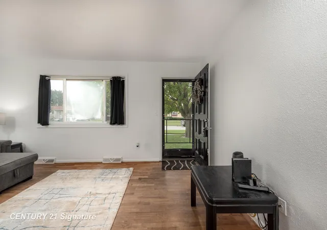 Photo 3 of Single family home for sale at 913 Stinson Dr, Saginaw, MI 48604 | MLS# 61050220820 | Listing updated on 2026-09-04