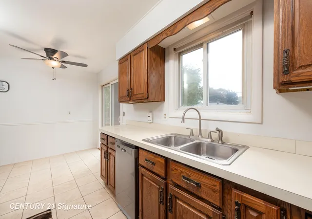 Photo 4 of Single family home for sale at 913 Stinson Dr, Saginaw, MI 48604 | MLS# 61050220820 | Listing updated on 2026-09-04