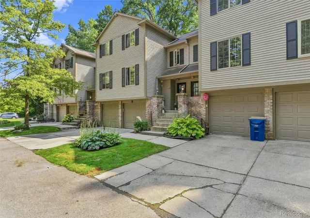 Condo for sale at 7109 Colonial Oaks Dr, Waterford, MI 48327 | MLS# 20261071346